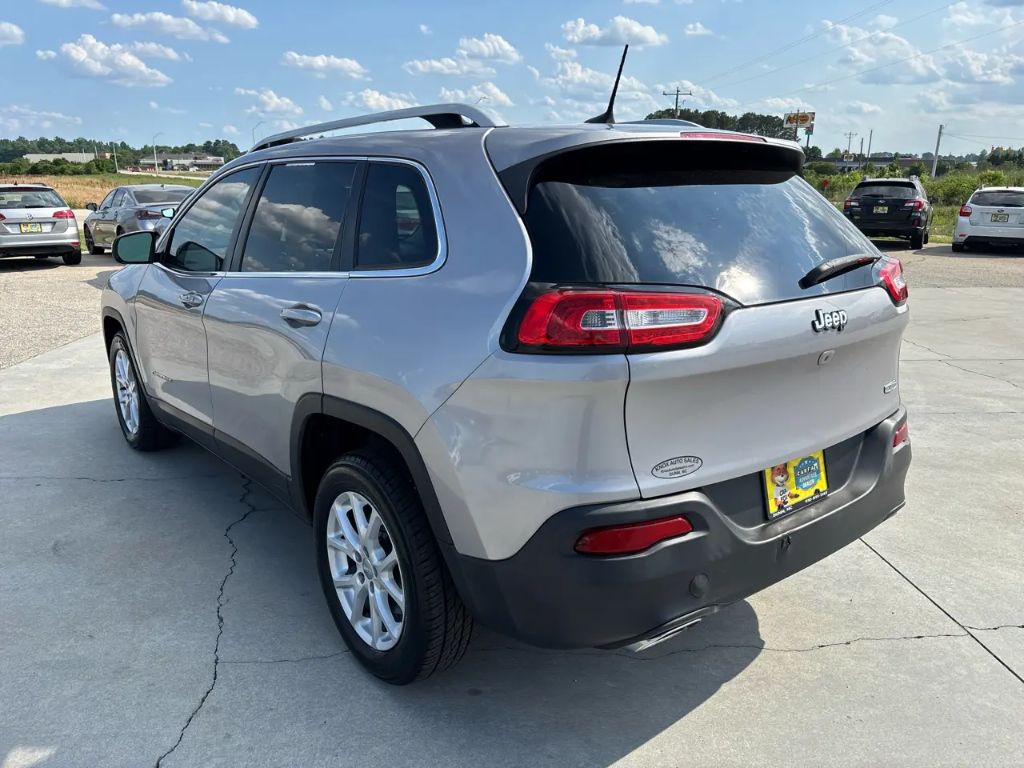 2018 Jeep Cherokee Latitude Plus - Photo 6