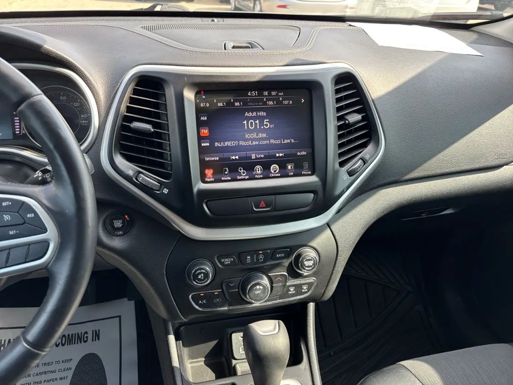 2018 Jeep Cherokee Latitude Plus - Photo 15