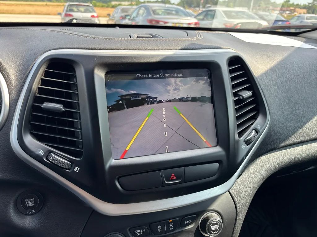 2018 Jeep Cherokee Latitude Plus - Photo 16