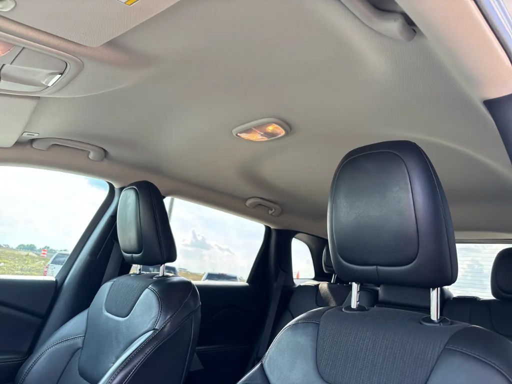2018 Jeep Cherokee Latitude Plus - Photo 18