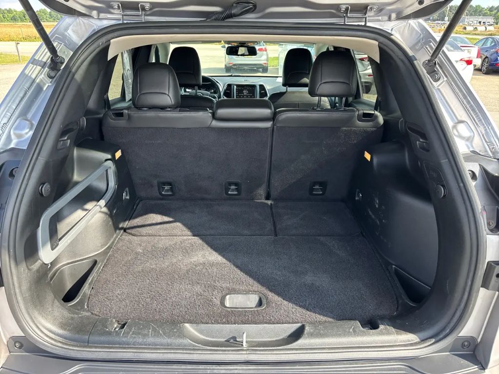 2018 Jeep Cherokee Latitude Plus - Photo 21
