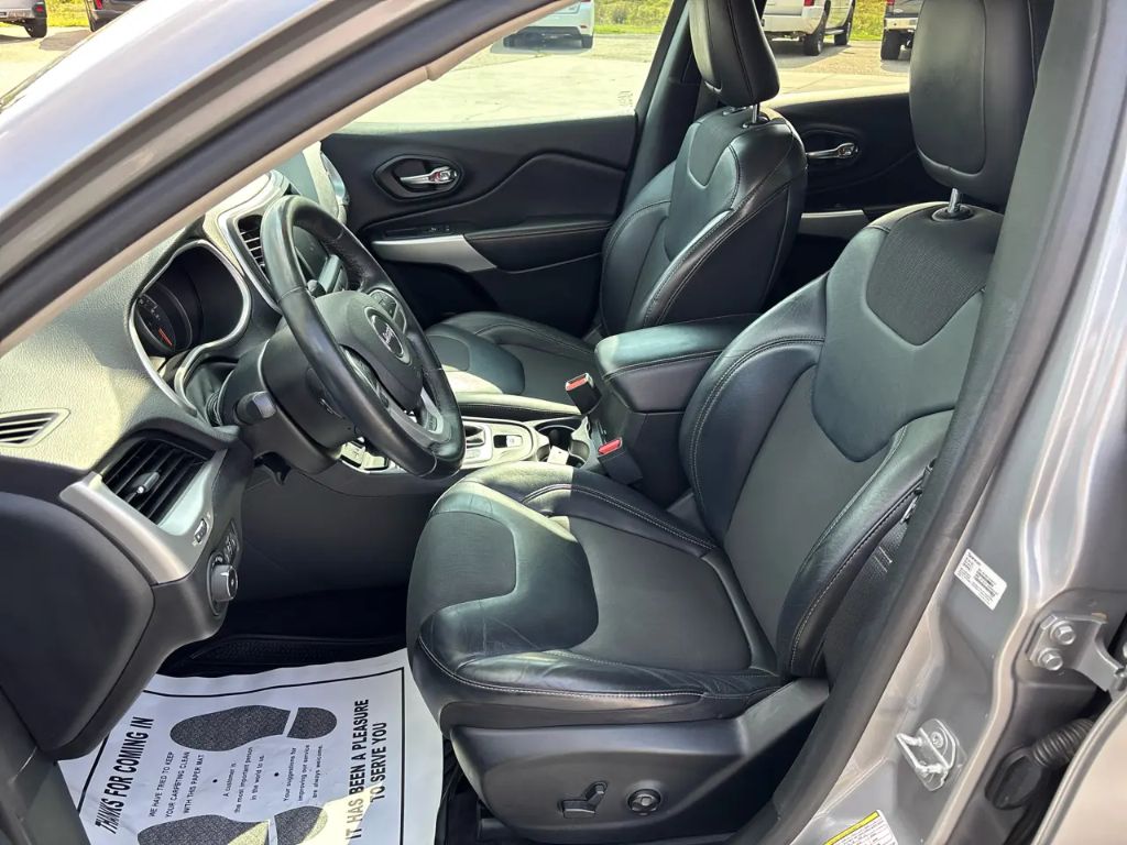 2018 Jeep Cherokee Latitude Plus - Photo 17