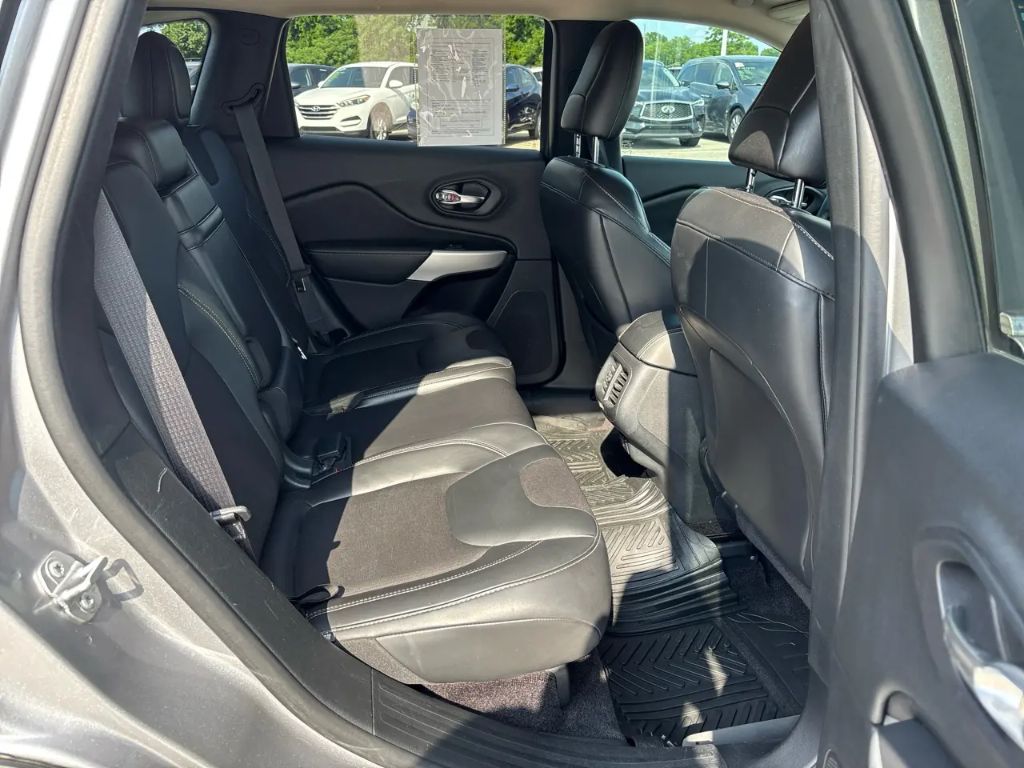 2018 Jeep Cherokee Latitude Plus - Photo 22