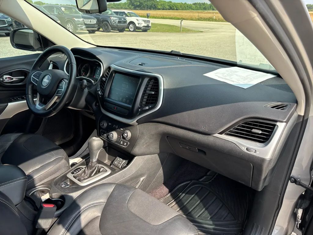 2018 Jeep Cherokee Latitude Plus - Photo 24