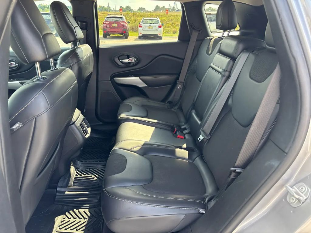2018 Jeep Cherokee Latitude Plus - Photo 20
