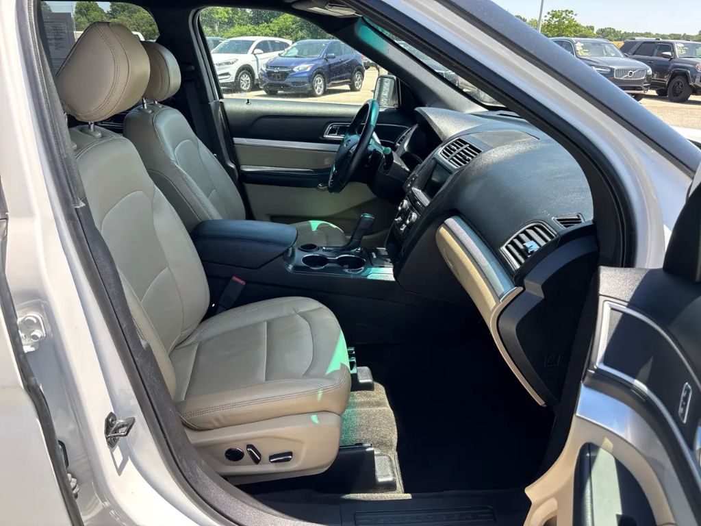2016 Ford Explorer XLT - Photo 25