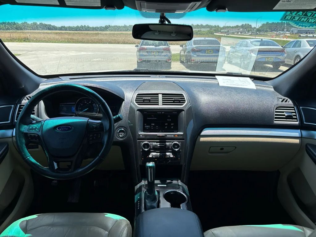 2016 Ford Explorer XLT - Photo 13