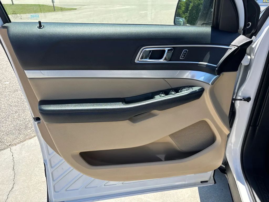 2016 Ford Explorer XLT - Photo 20