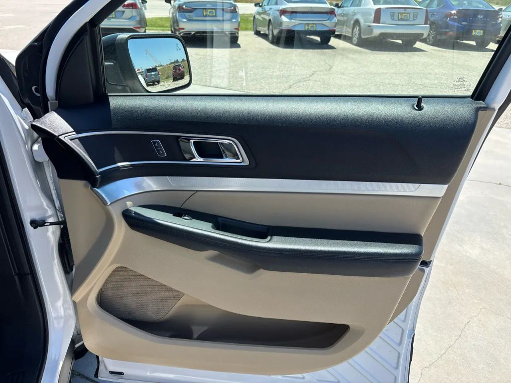 2016 Ford Explorer XLT - Photo 27