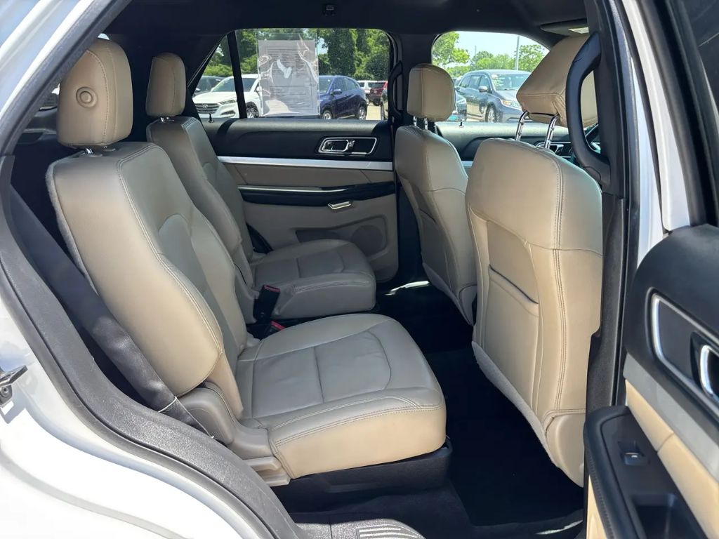 2016 Ford Explorer XLT - Photo 24